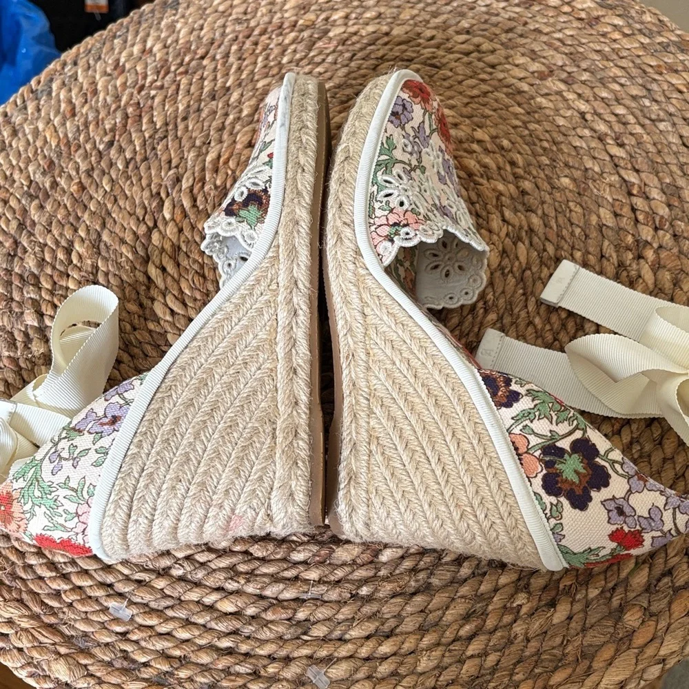 Veronica Beard Floral Embroidered Lace up Wedge Espadrille 8.5